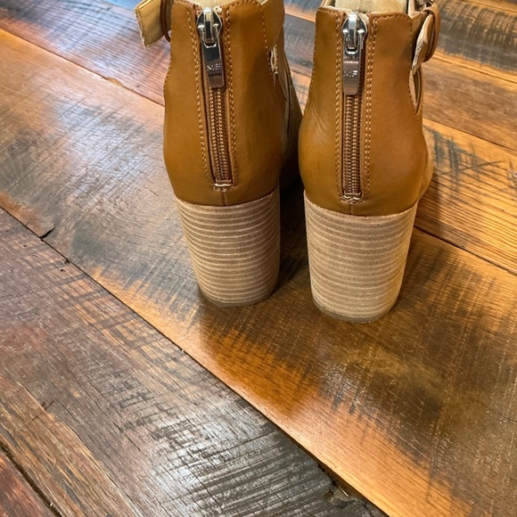 Marc Fisher Gabie Peep Toe Block Heel Sandals Women’s 8 – Tan Suede Perforated H - Picture 7 of 10